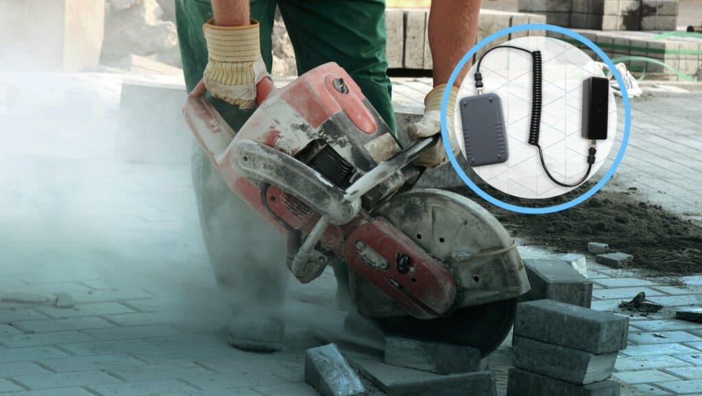 Coupeur de béton avec capteurs de monitoring environnemental et sécurité sur chantier.