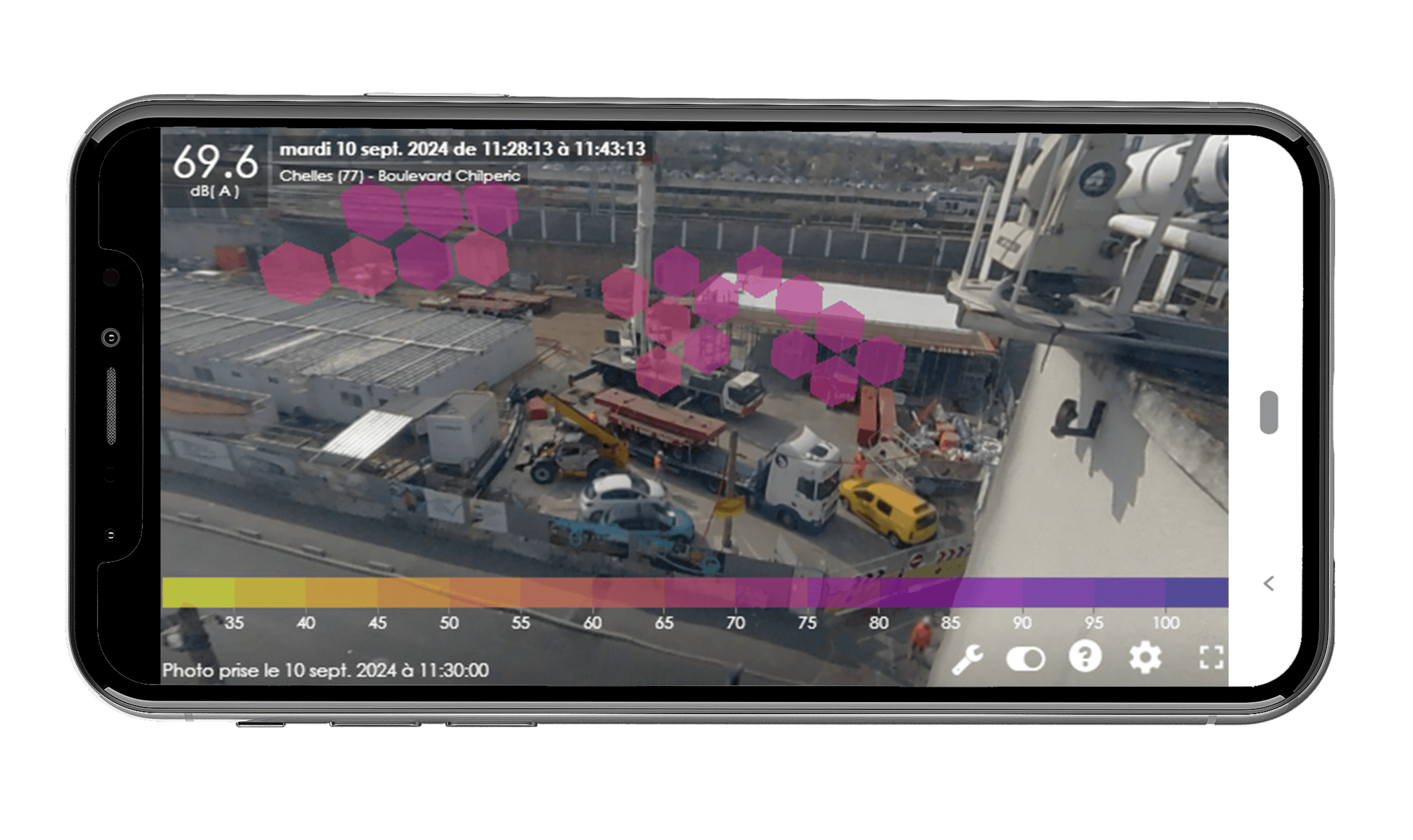 Travaux de construction avec surveillance météo sur le Grand Paris Express.