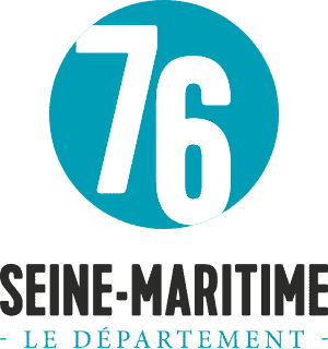 Vue de la Tour des Archives à Rouen, monument historique emblématique de la Seine-Maritime.