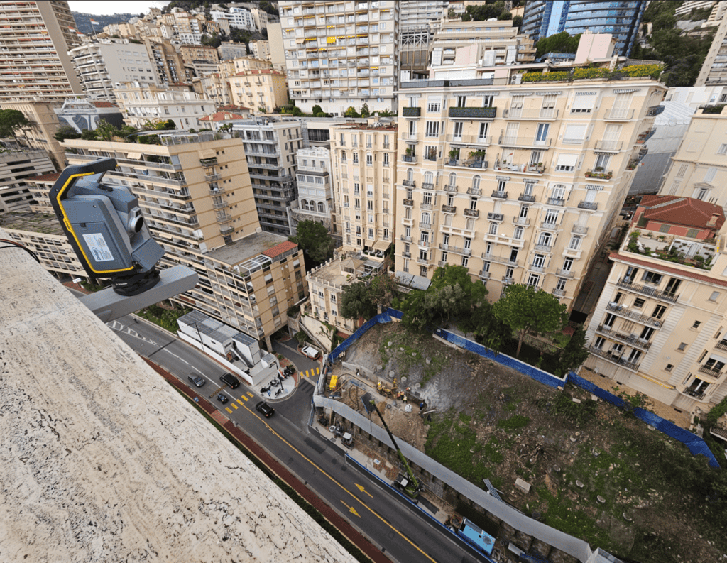 Travaux de construction résidentielle et datacenter au Larvotto, vue aérienne du chantier en milieu.